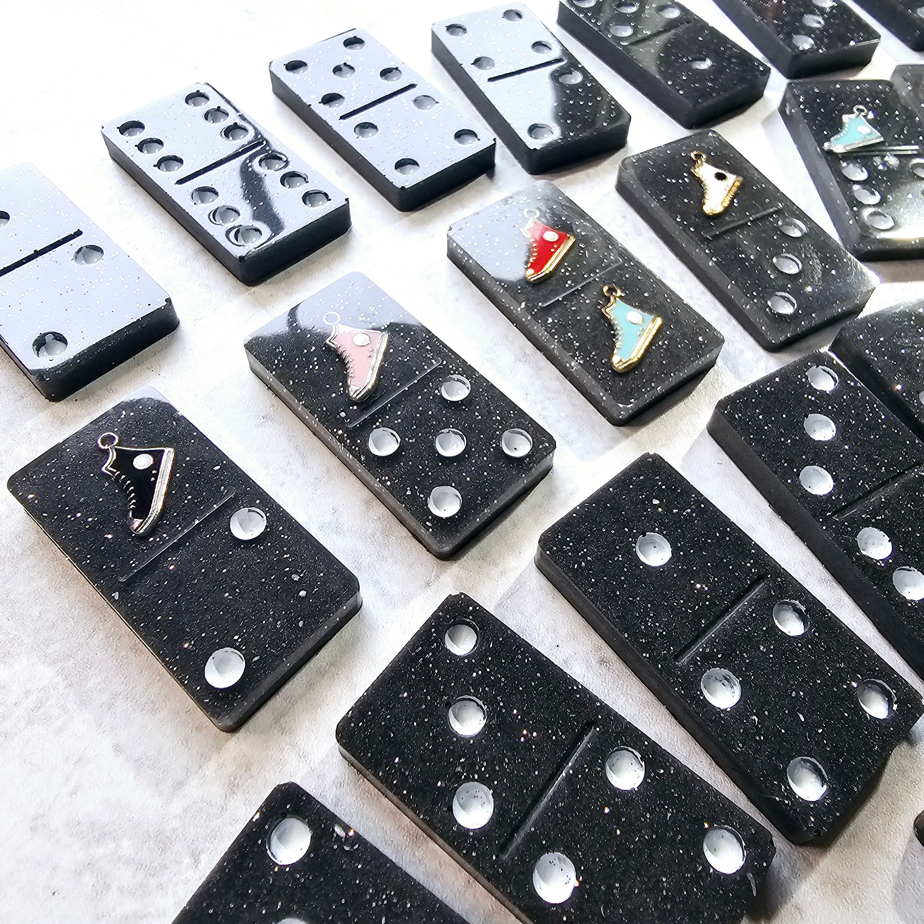 Domino Set - Midnight Stroll in my Chucks