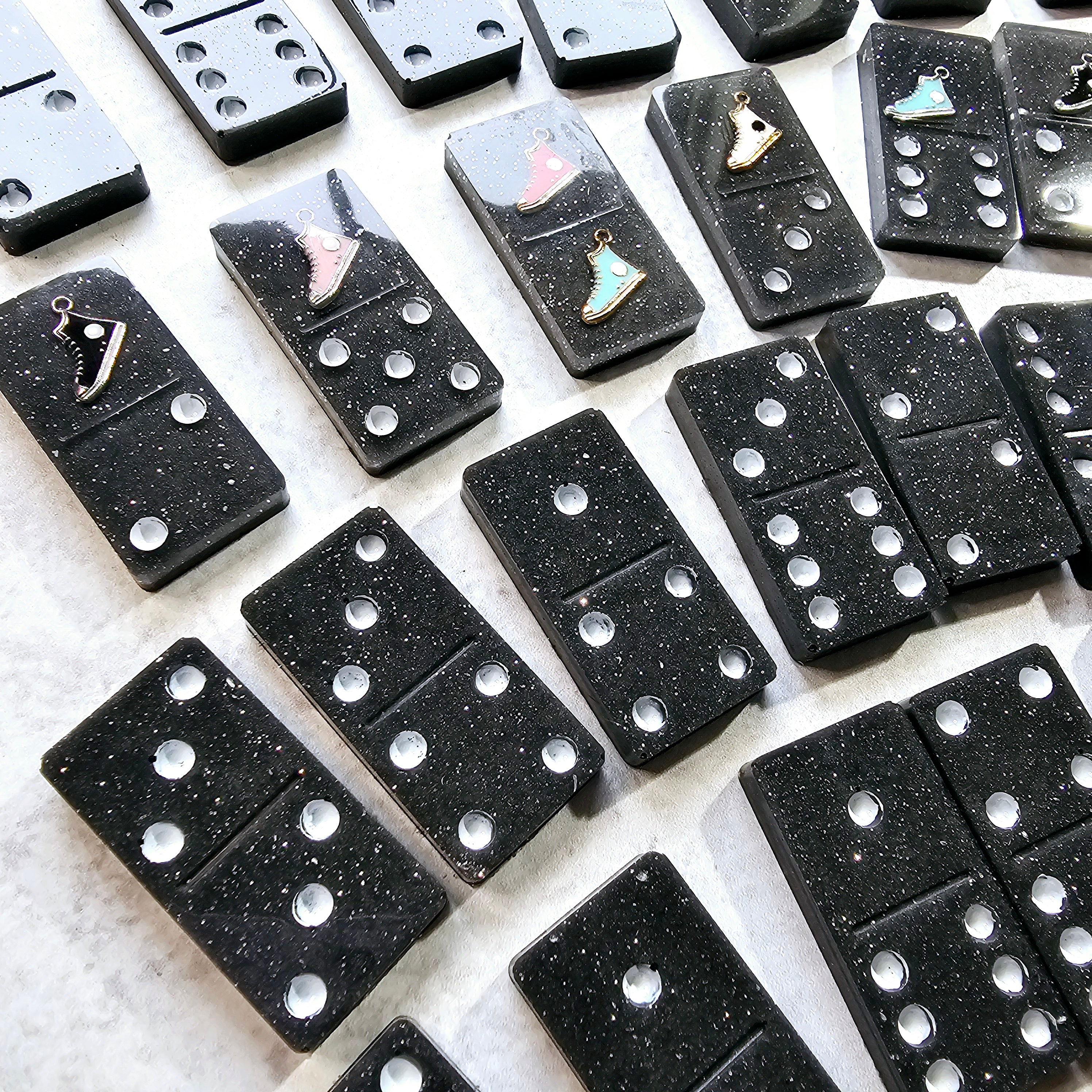 Domino Set - Midnight Stroll in my Chucks