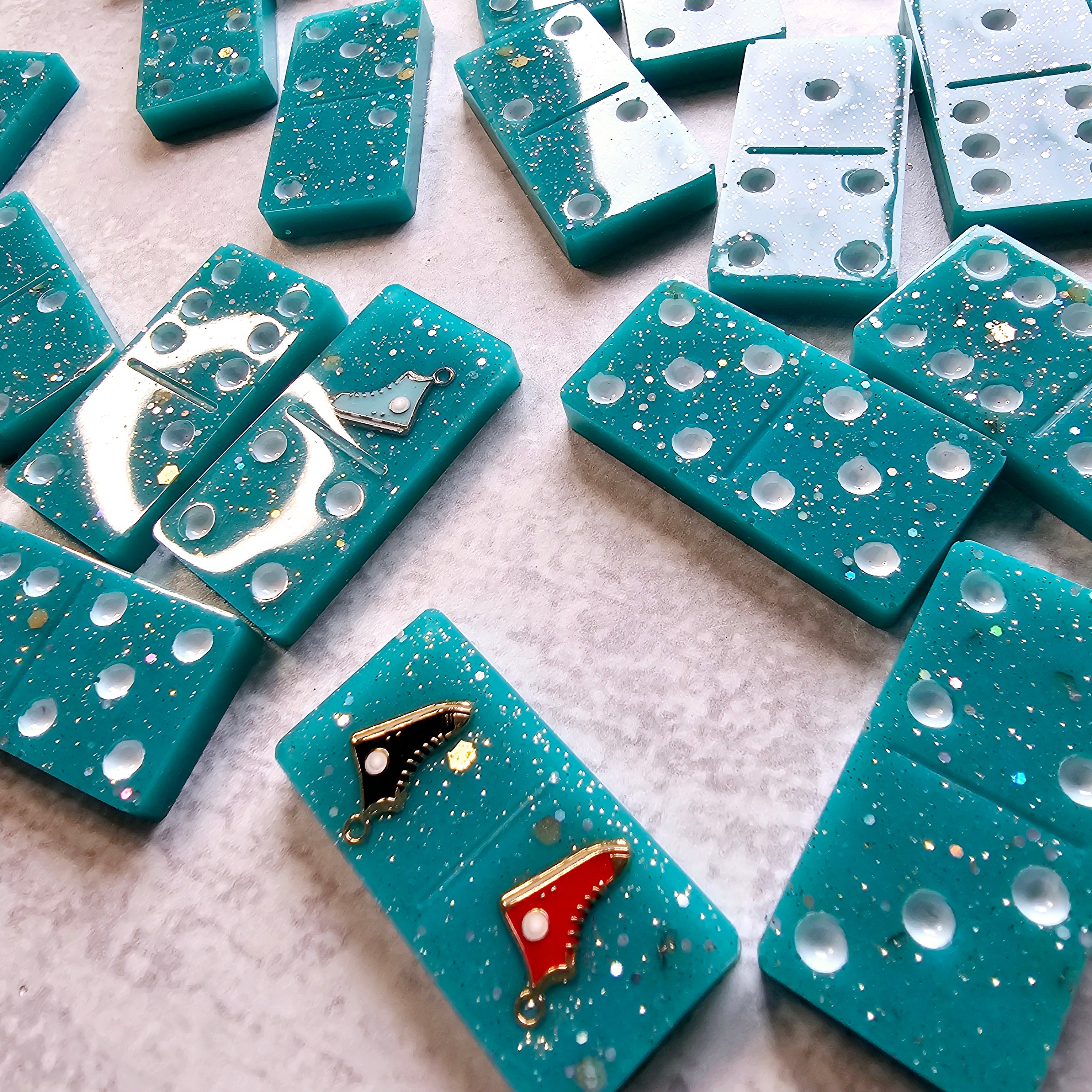 Domino Set - Glitter Ball All Star Chuck Party