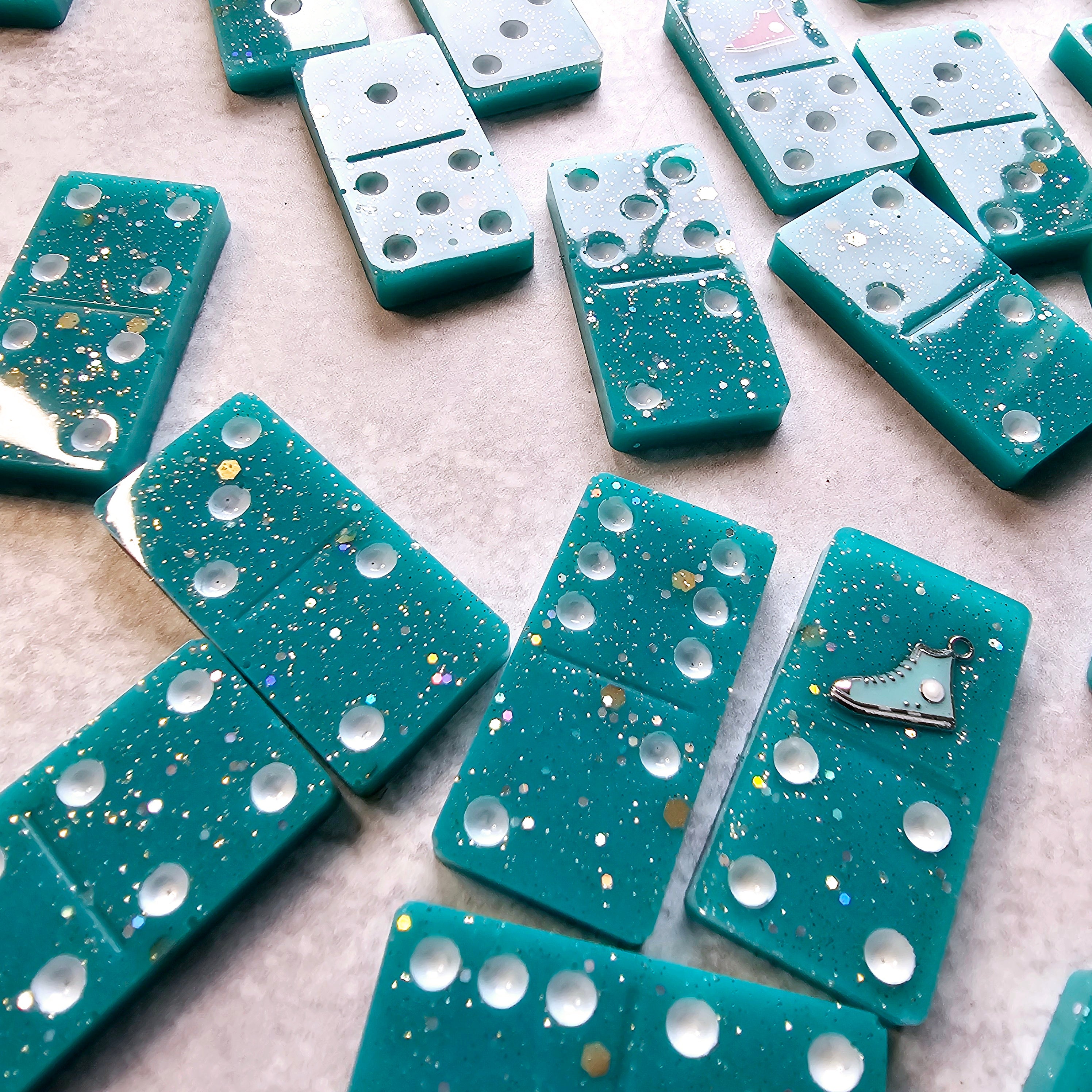 Domino Set - Glitter Ball All Star Chuck Party